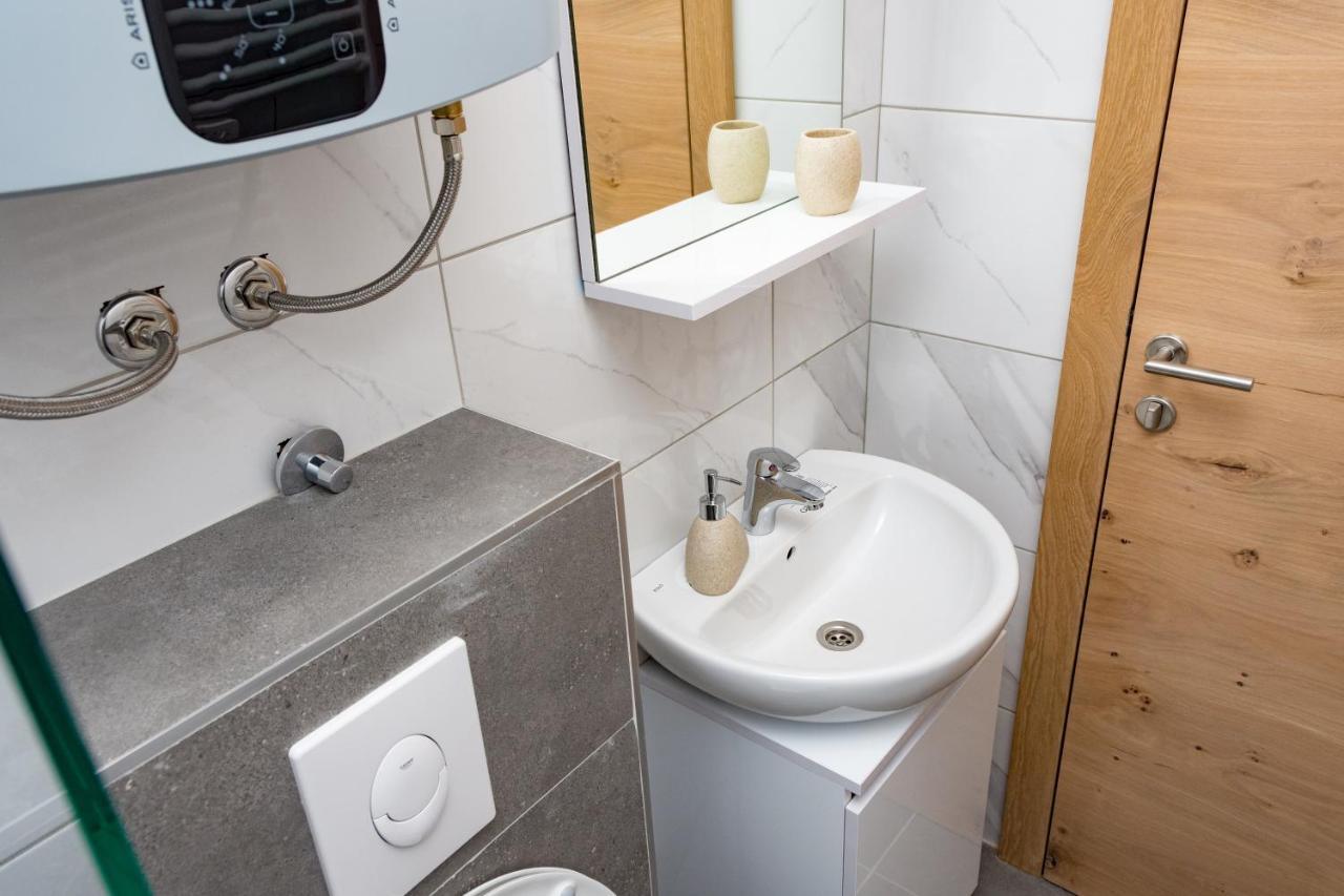 Apartmani Kamavu Τζαχορίνα Εξωτερικό φωτογραφία